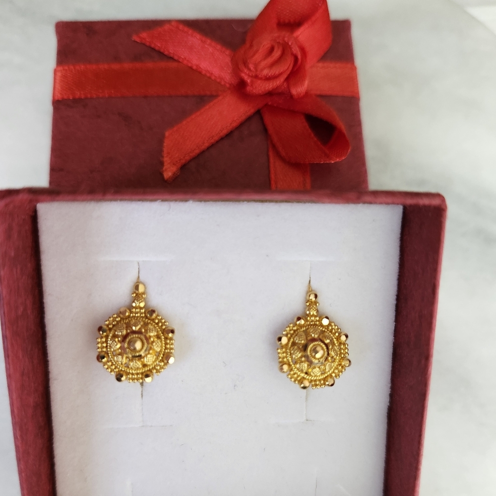 22k Solid Yellow Gold, drop earring.
